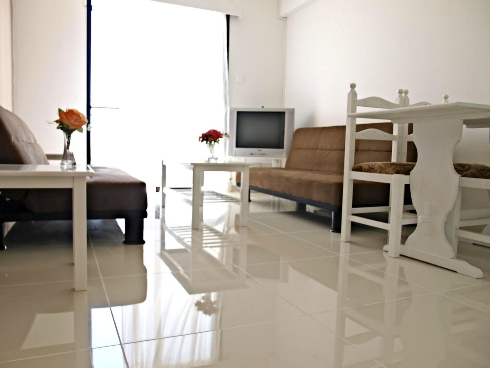 Hilltop Gardens Hotel Apartments Пафос Екстер'єр фото