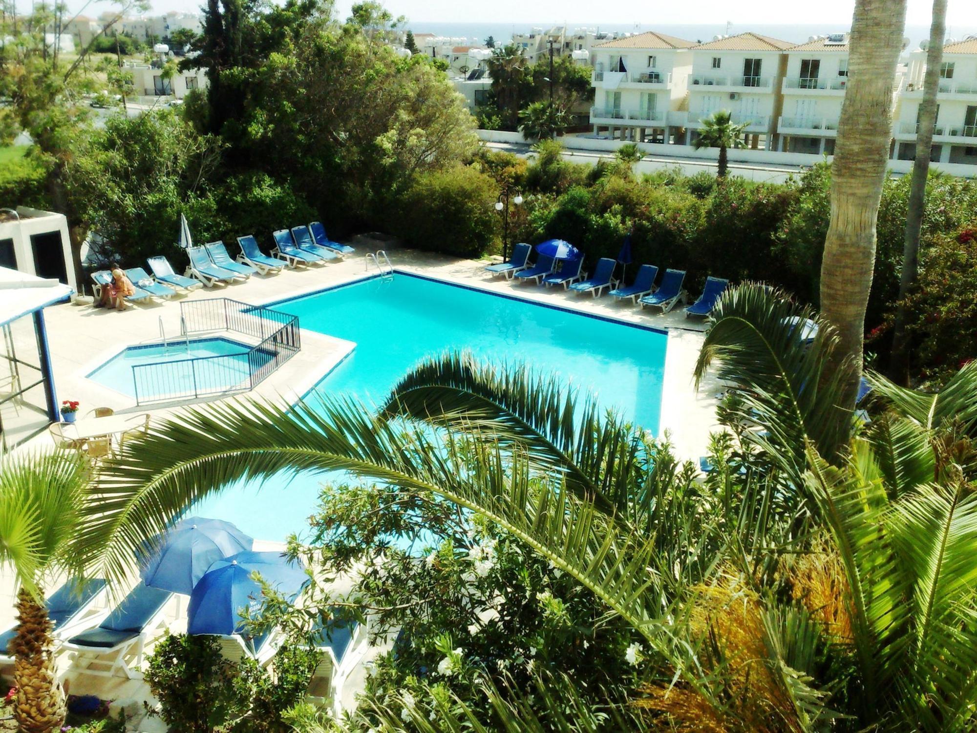 Hilltop Gardens Hotel Apartments Пафос Екстер'єр фото