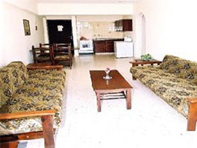 Hilltop Gardens Hotel Apartments Пафос Екстер'єр фото
