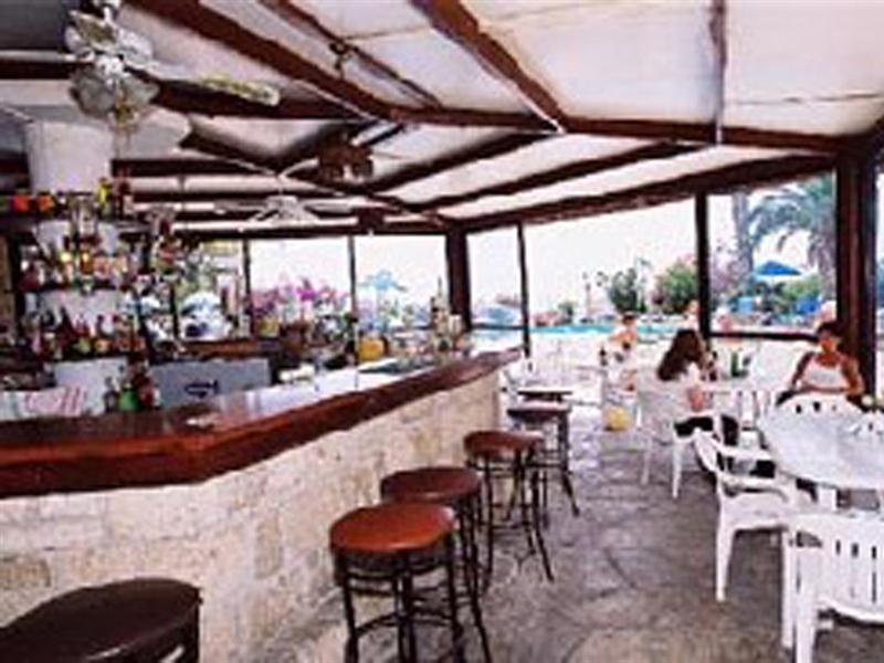 Hilltop Gardens Hotel Apartments Пафос Екстер'єр фото