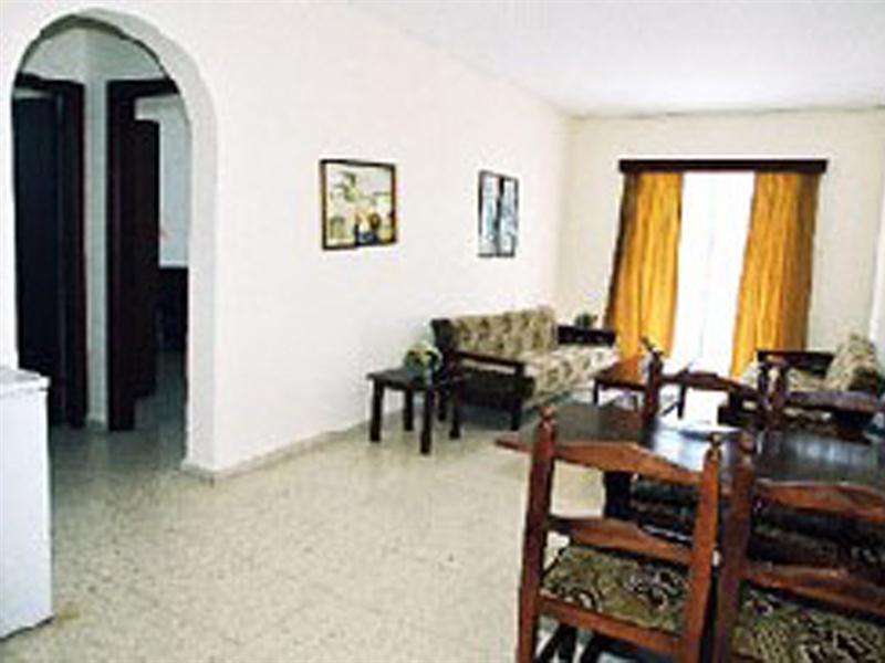 Hilltop Gardens Hotel Apartments Пафос Екстер'єр фото