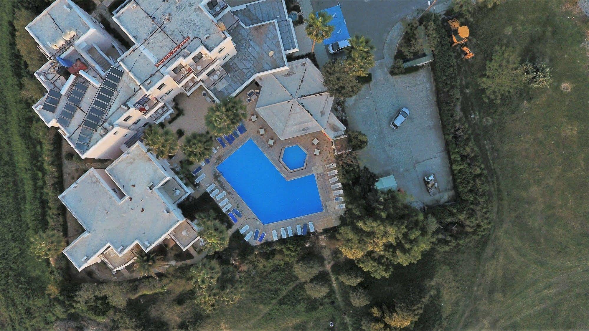 Hilltop Gardens Hotel Apartments Пафос Екстер'єр фото