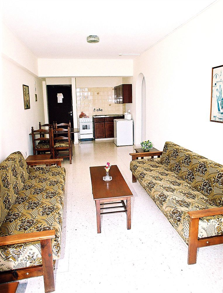 Hilltop Gardens Hotel Apartments Пафос Екстер'єр фото