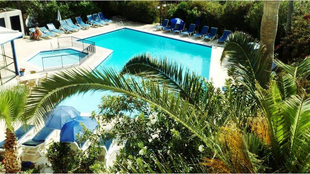 Hilltop Gardens Hotel Apartments Пафос Екстер'єр фото